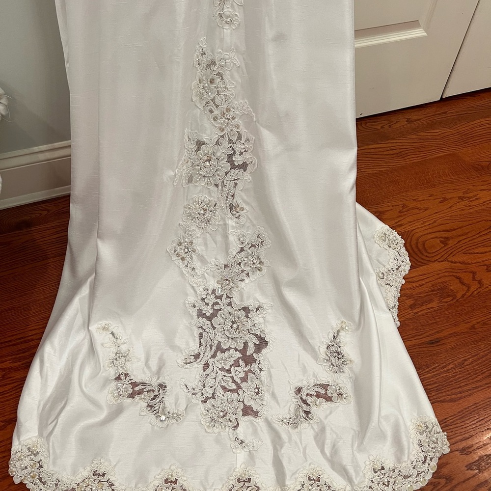 Wedding dress train